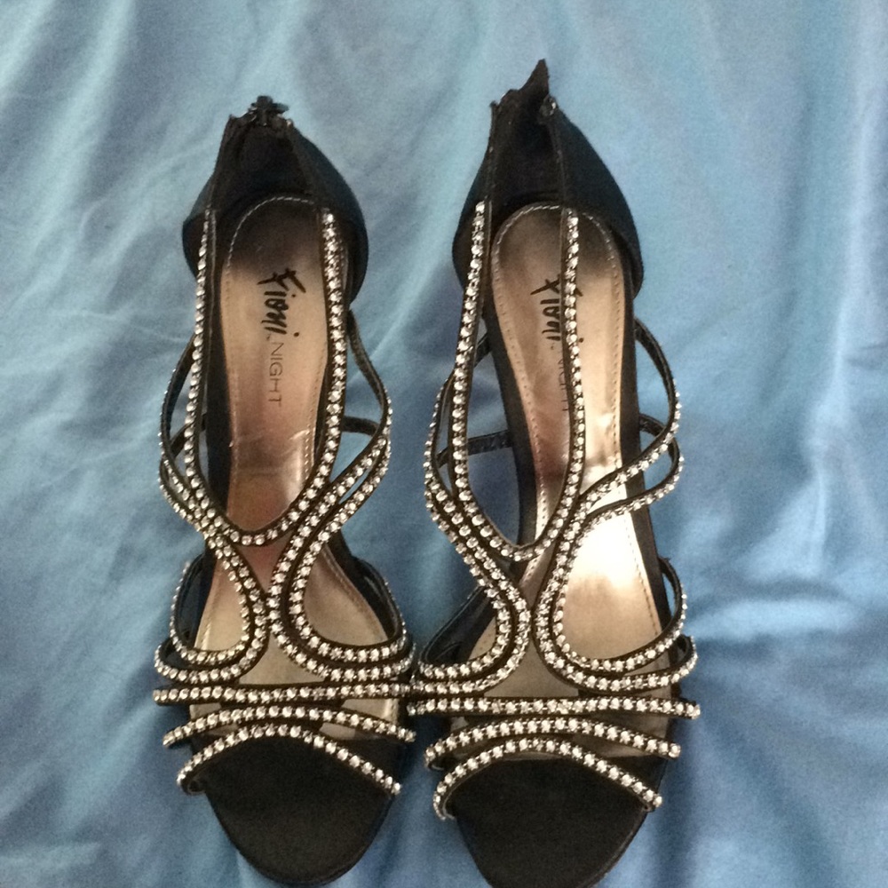 Size 7 1/2 Black heel